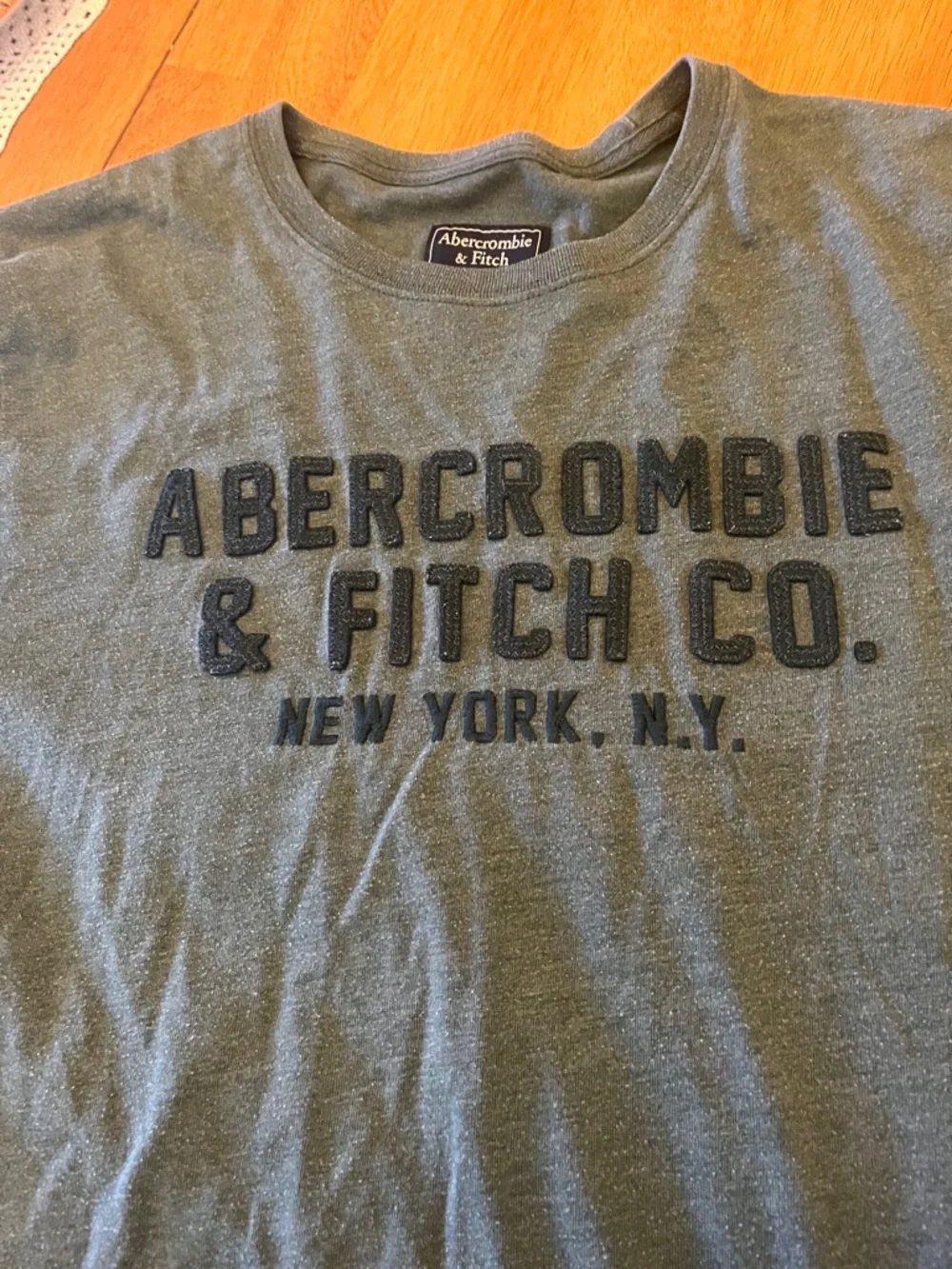 Abercrombie & Fitch Olive Green Logo Crew Tee unisex medium